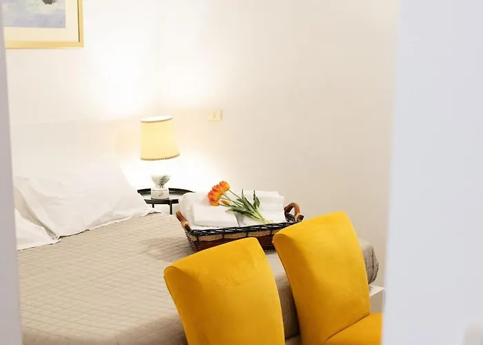 Apartamento Ca' Spadoni, Centro Storico, Piano Terra, Ingresso Indipendente, Teatro, Parcheggio, Imola