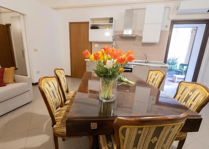 Apartamento Ca' Spadoni, Centro Storico, Piano Terra, Ingresso Indipendente, Teatro, Parcheggio,