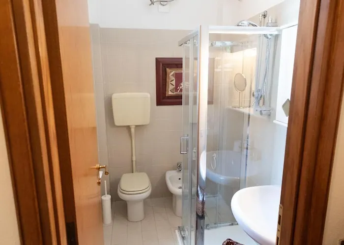 Apartamento Ca' Spadoni, Centro Storico, Piano Terra, Ingresso Indipendente, Teatro, Parcheggio, Imola