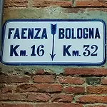 Ca' Spadoni, Centro Storico, Piano Terra, Ingresso Indipendente, Teatro, Parcheggio, Apartament *