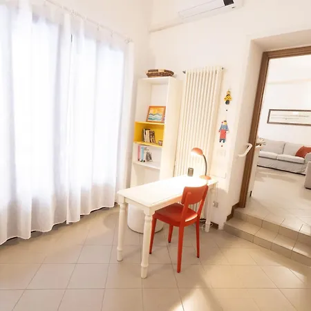 Apartamento Ca' Spadoni, Centro Storico, Piano Terra, Ingresso Indipendente, Teatro, Parcheggio, Imola