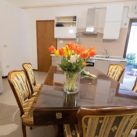 Apartment Ca' Spadoni, Centro Storico, Piano Terra, Ingresso Indipendente, Teatro, Parcheggio,