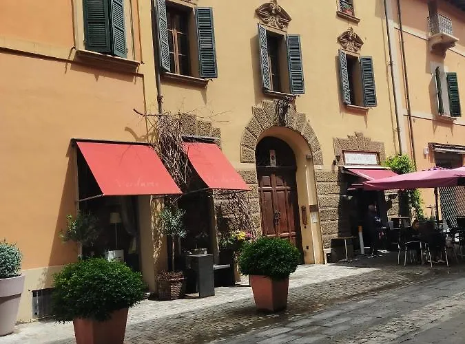 Ca' Spadoni, Centro Storico, Piano Terra, Ingresso Indipendente, Teatro, Parcheggio, Imola