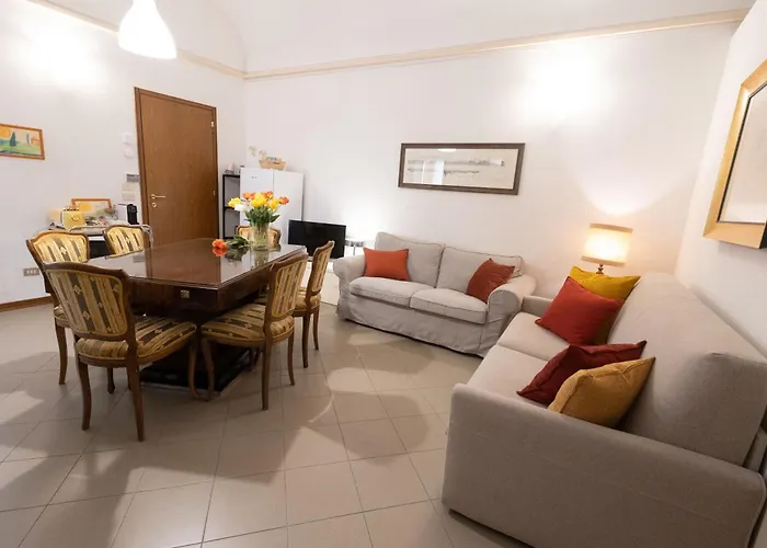 Ca' Spadoni, Centro Storico, Piano Terra, Ingresso Indipendente, Teatro, Parcheggio, إيمولا