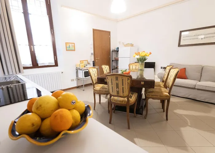 Ca' Spadoni, Centro Storico, Piano Terra, Ingresso Indipendente, Teatro, Parcheggio, شقة